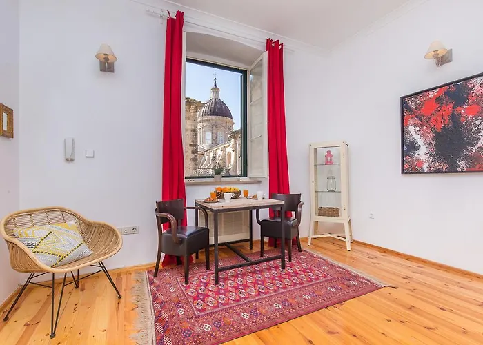 Arty Old Town Apartments By Irundo