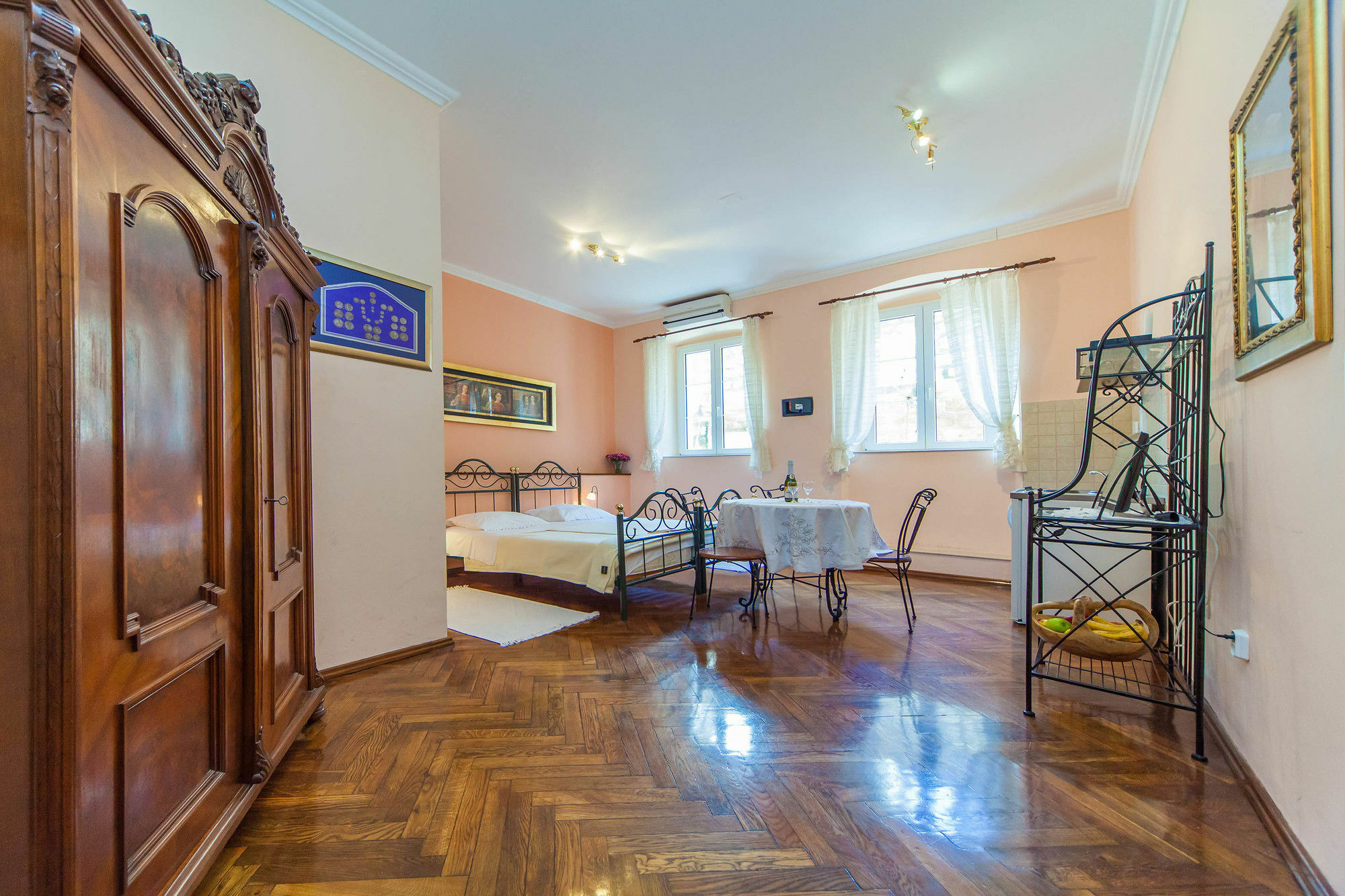 Apartment Arty Old Town By Irundo *